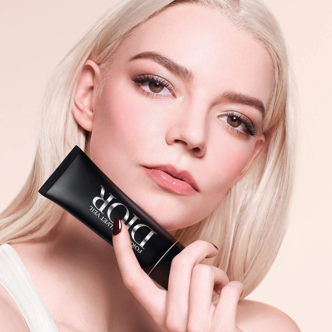 Forever Velvet Veil Blurring & Pore-Refining Matte Primer SPF 15